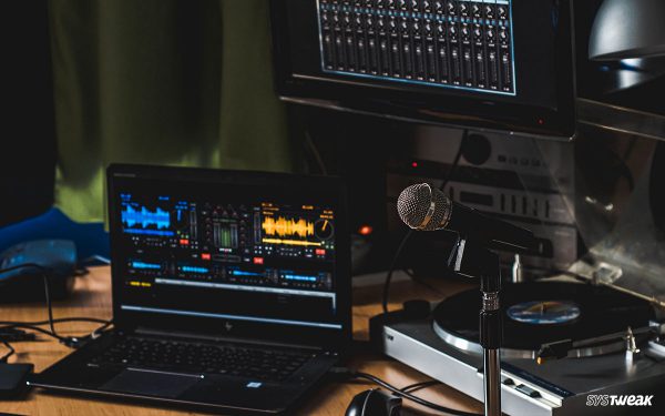 ضبط کننده دیجیتالی و  دستگاه ضبط پرتابل در استودیو