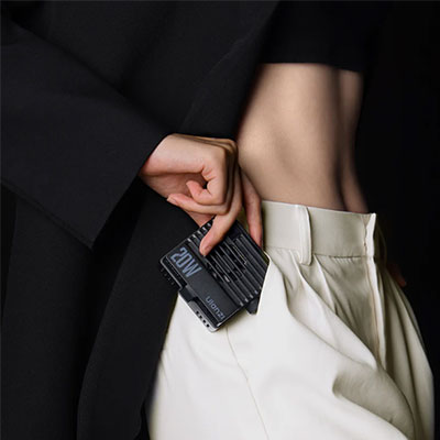 طراحی و قابلیت حمل: نور قدرتمند در کف دست شما Ulanzi LE20